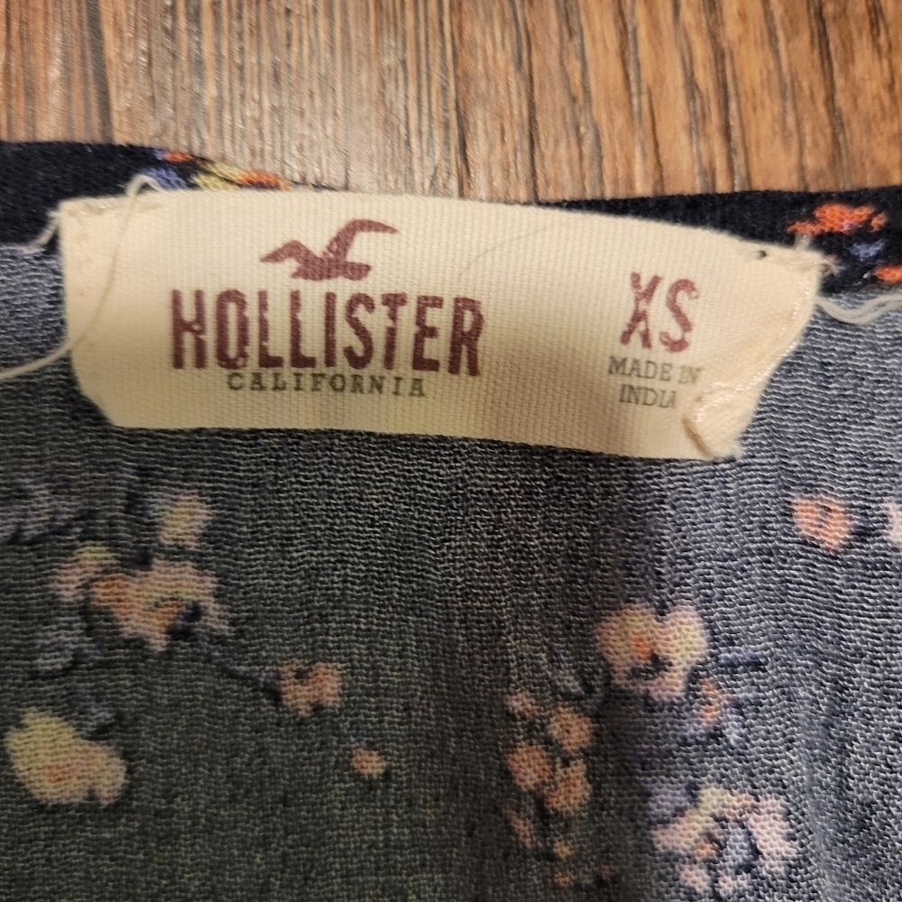 Hollister Floral Button Front Tie Knot Flowy Sleeve Crop Top - Picture 5 of 8
